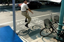 floating-invisible-bicycle-photos-by-zhao-huasen-06-630x471